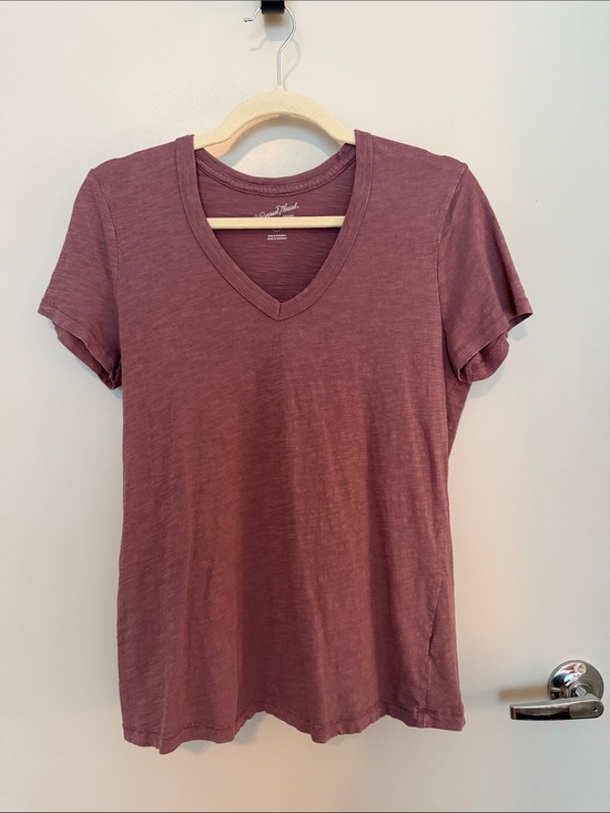 Universal Thread Tops - 100% Cotton Universal Thread V-Neck Tee in Mauve